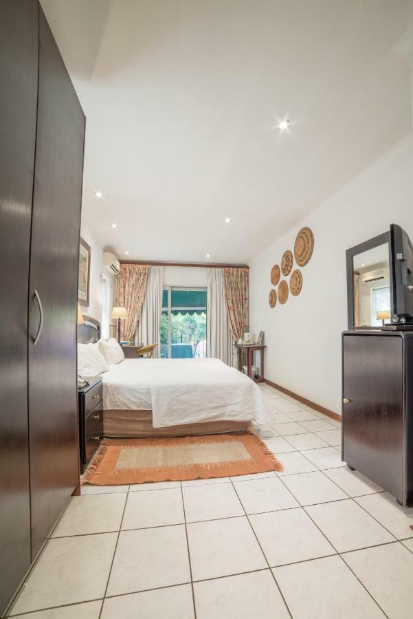 Garden Place Guest Houses Йоганнесбурґ Екстер'єр фото